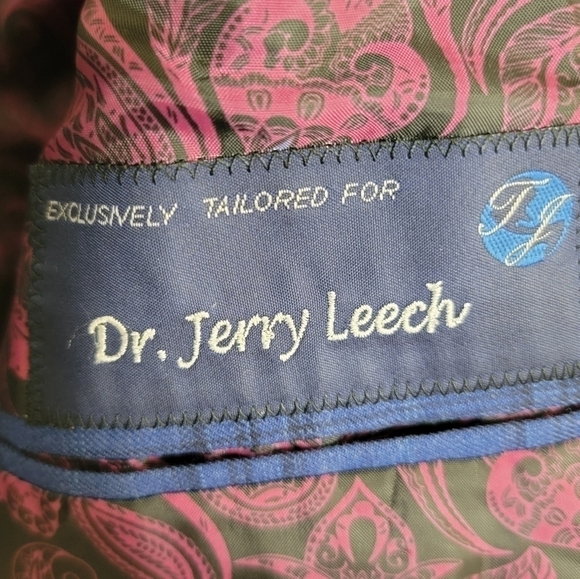 Executive Collection by Tom James | Blue Plaid Two Button Blazer - Picture 3 of 8